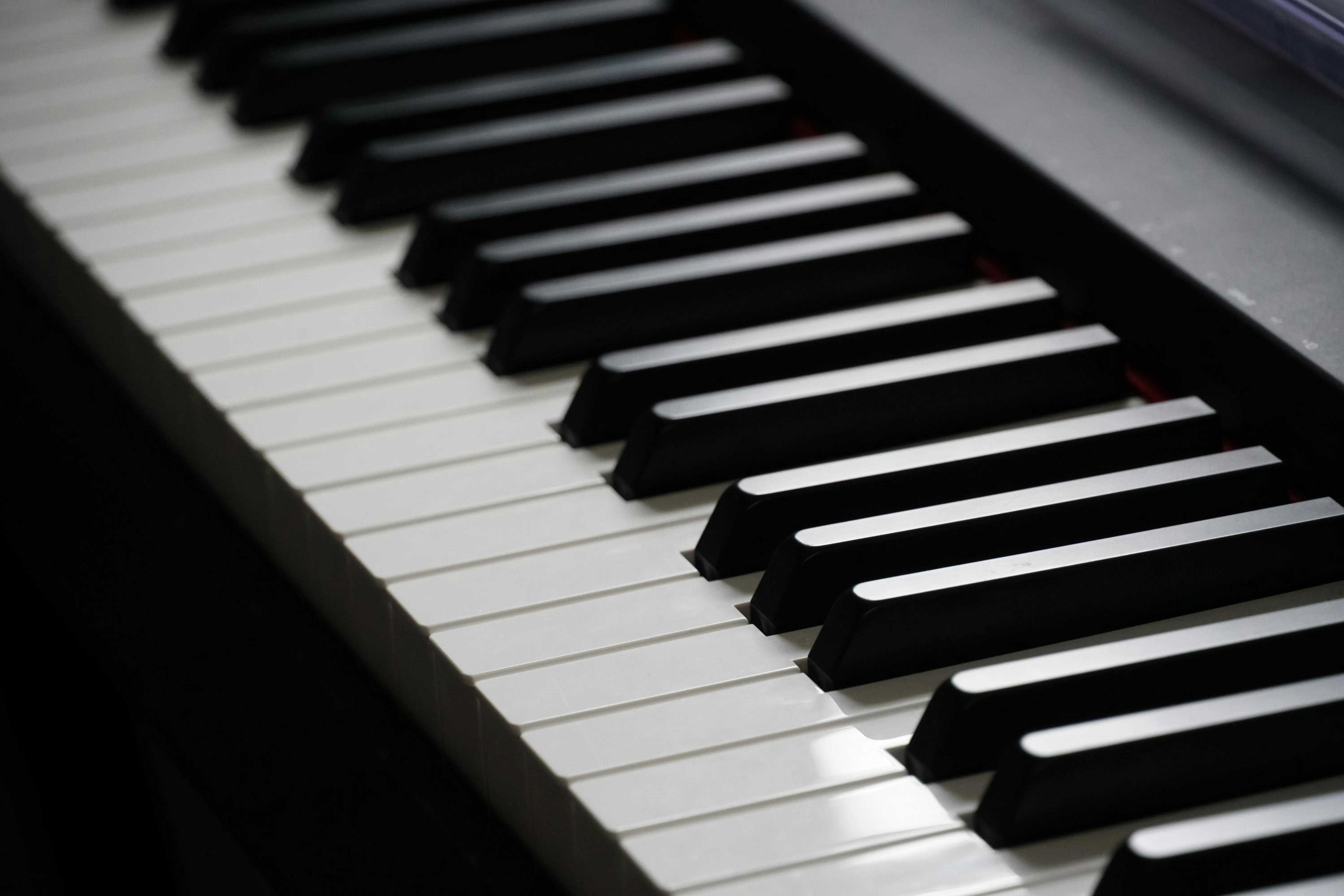 Live piano at Henry's Cigar Lounge
